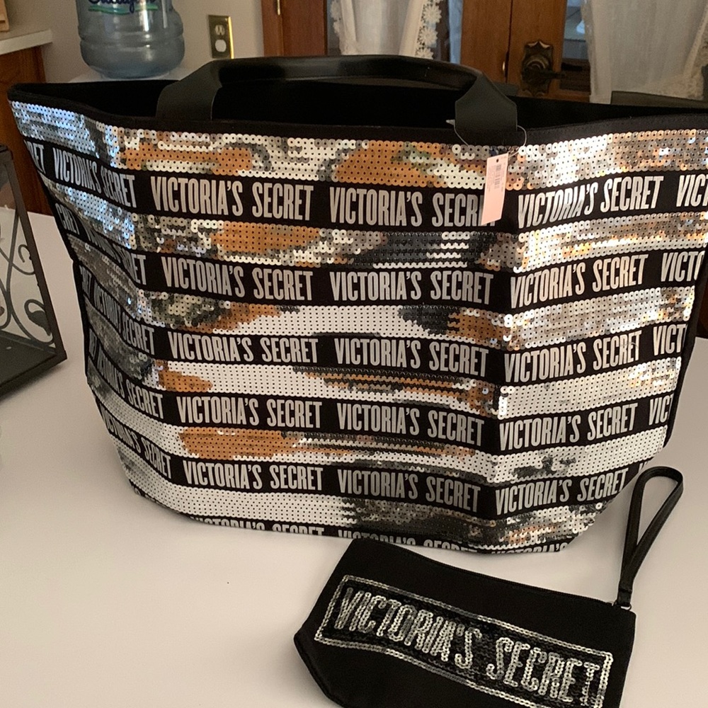 Victoria’s Secret new glitter bag/ make up bag